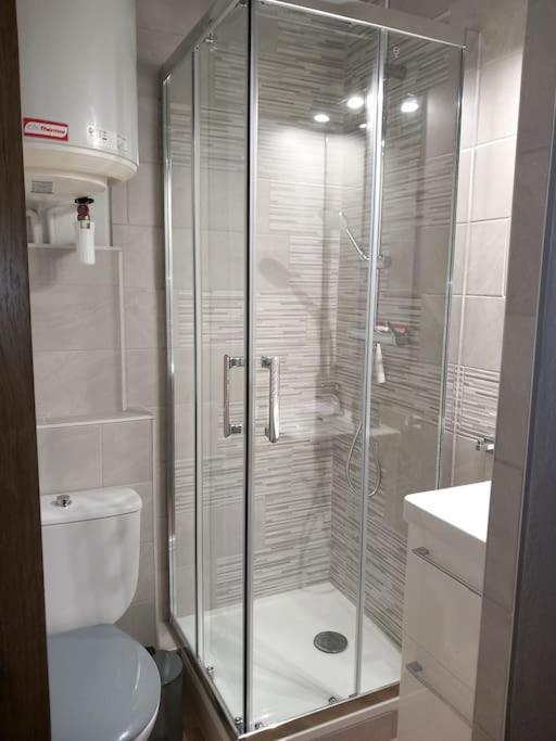 Appartement Climatise, Place De Parking A La Faviere
