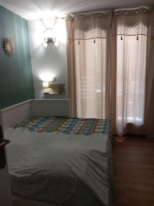 Climatise, Place De Parking A La Faviere Apartment