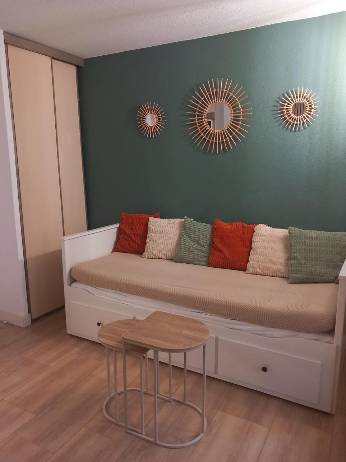 Apartment Climatise, Place De Parking A La Faviere *