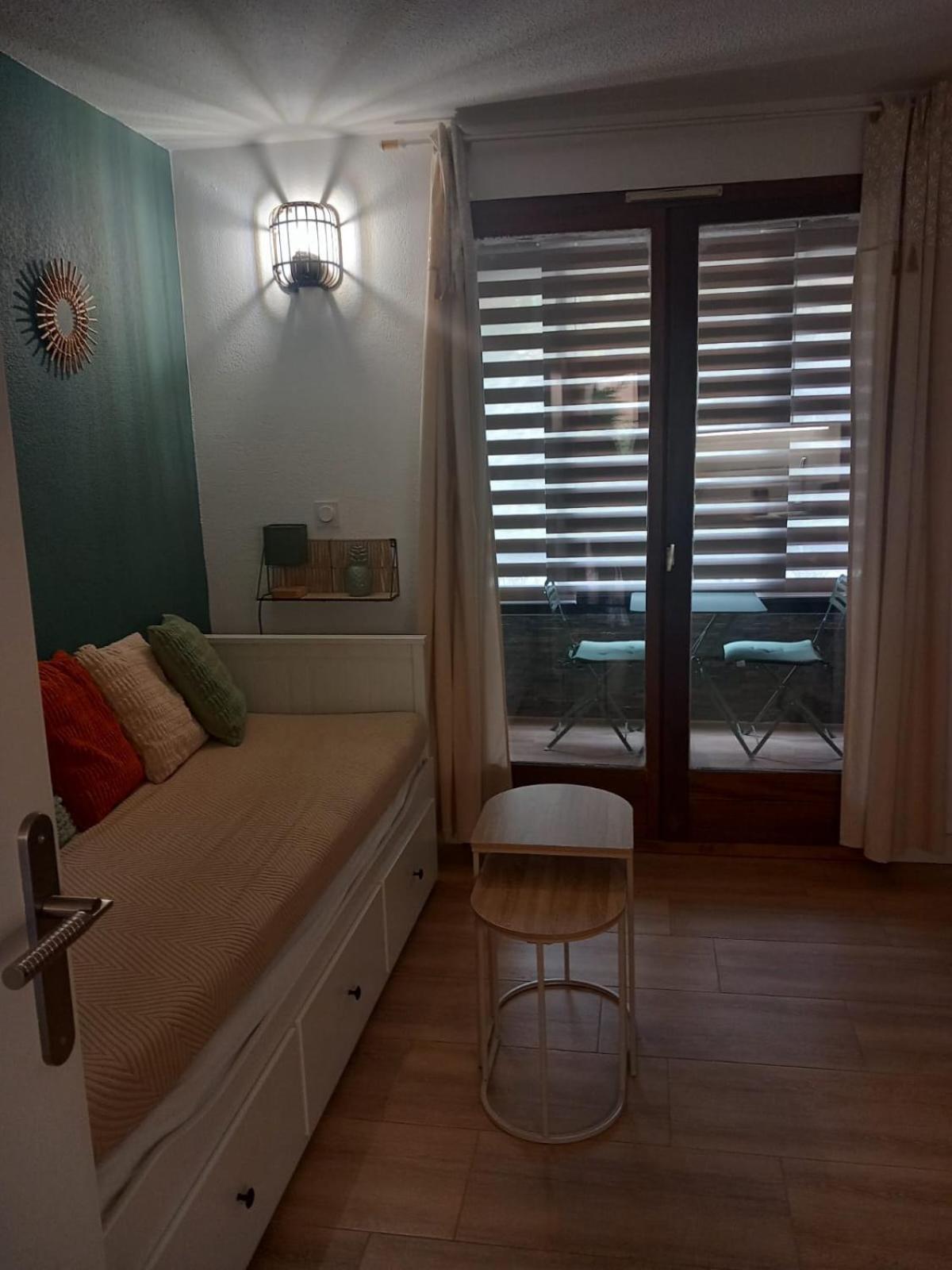 Appartement Climatise, Place De Parking A La Faviere *